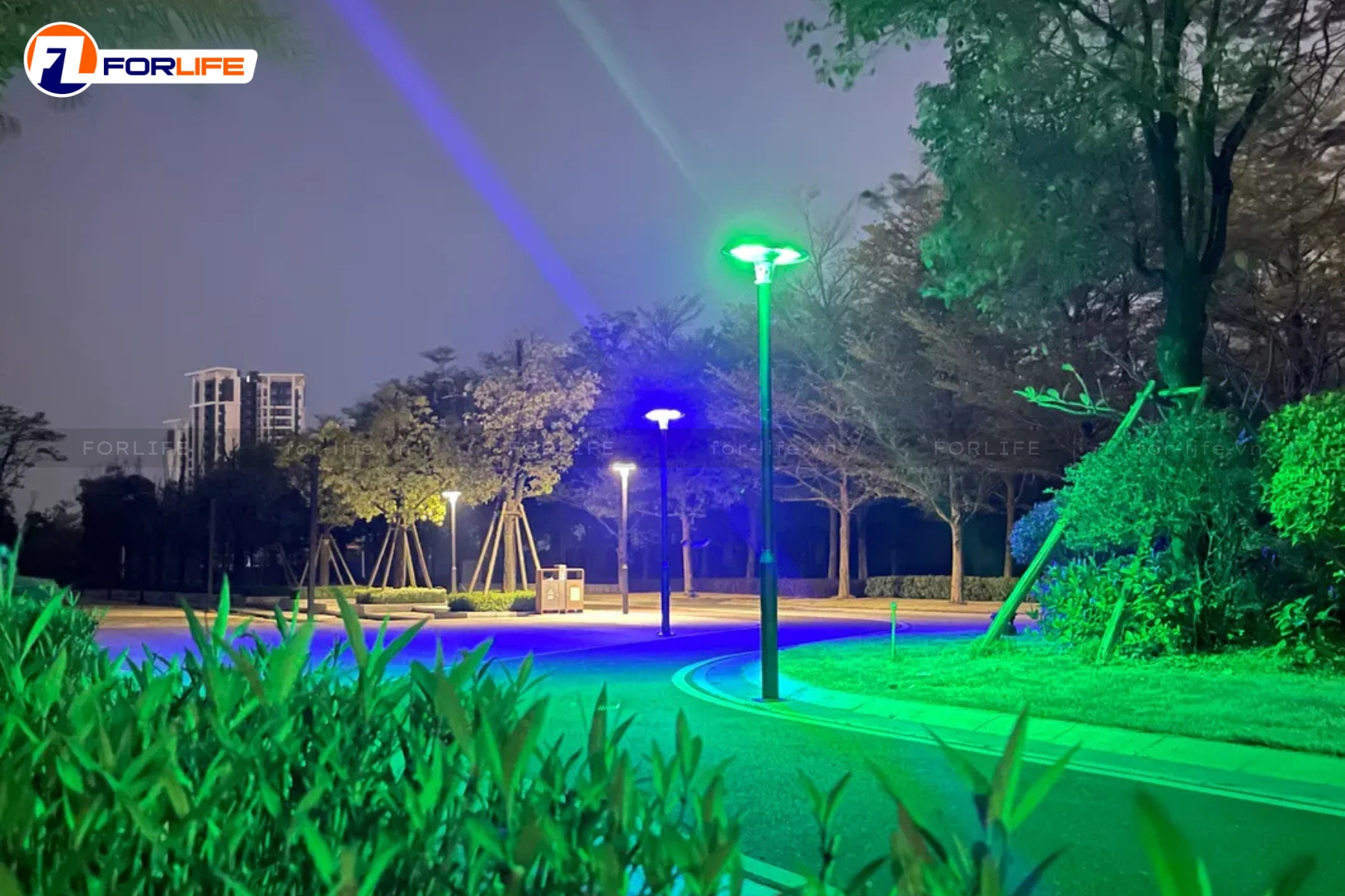 Đèn cảnh quan UFO NLMT FORLIFE trang trí công viên đa chế độ RGB
